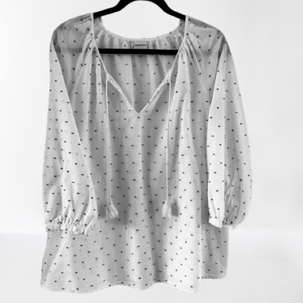 100% Cotton V-Neck, 3/4 Sleeve White with Black Dots Peasant Top Large